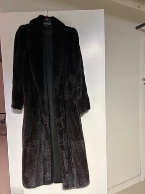 Abrigo de piel de visón - Marshall Field Furrier - Abrigo de visón natural negro largo completo  Foto 1 de 4