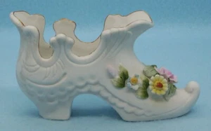 Vintage Lefton Victorian Shoe Porcelain Bisque  KW1204 Flowers Gold Trim Japan - Picture 1 of 9
