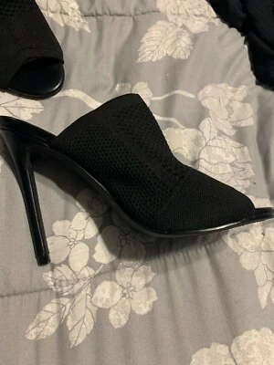 Forever 21, Talla 7 Negro Puntera Abierta Tacones Altos, Sexy, Lindo Usado  Foto 1 de 3