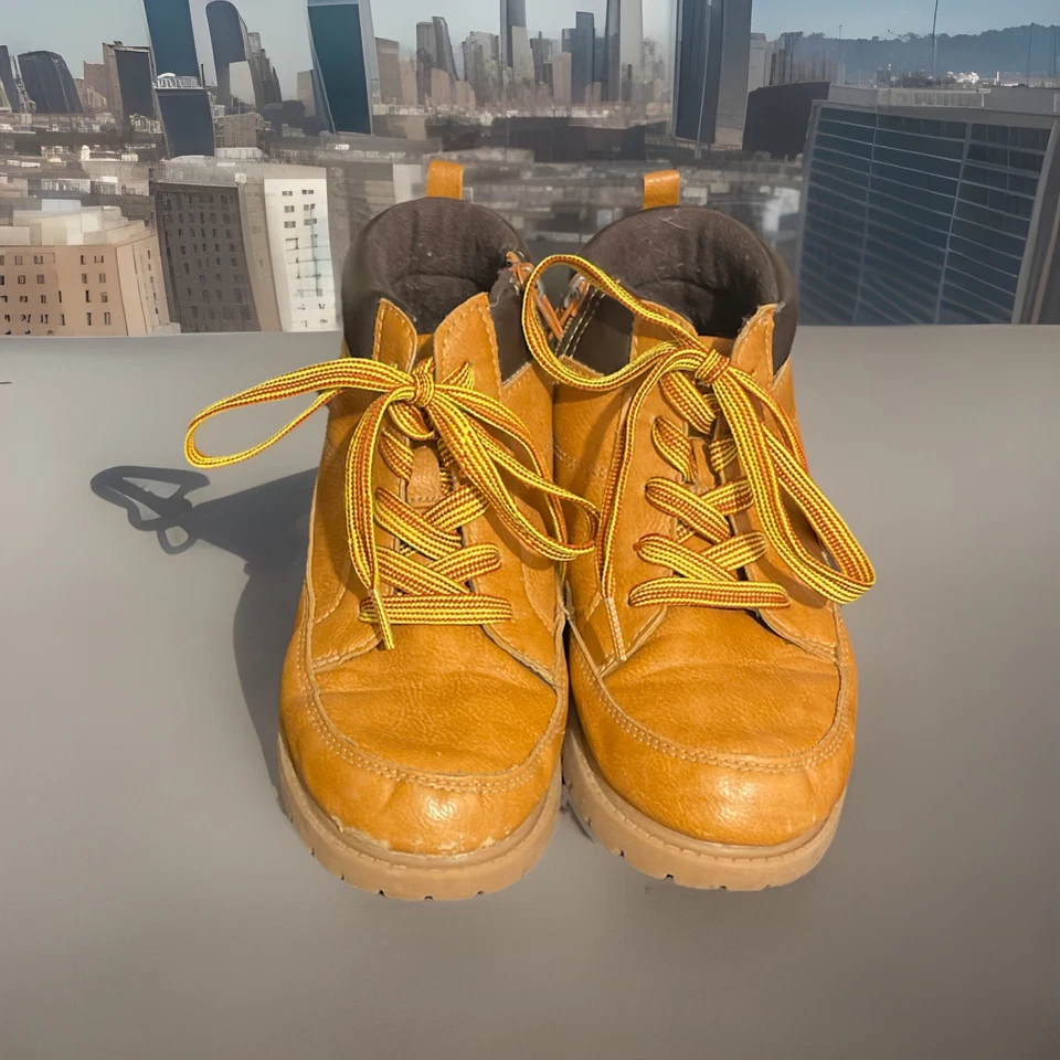 Botas de trabajo Carters para niños talla 3M Foto 1 de 4