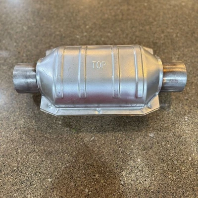 MagnaFlow CARB Compliant Universal Catalytic Converter 408005 OPEN BOX - Image 1 of 4