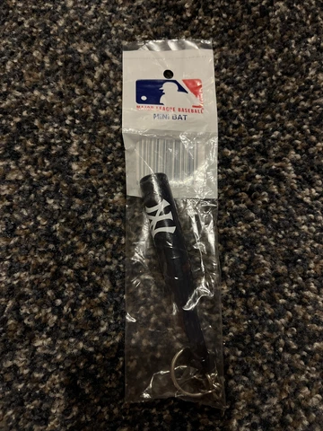 New York Yankees Blue Baseball Bat Keychain Sealed Cover