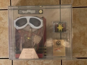 2010 SDCC Exclusivo DC Universe Classics Hombre de plástico con maleta AFA U9.0 - Imagen 1 de 3