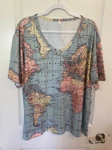 Camiseta para mujer 2 mangas cortas cuello en V, temática globo - Imagen 1 de 11