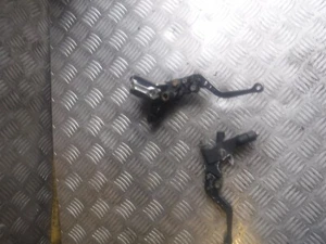 Suzuki GS500 Front Brake Reservoir / Clutch lever Assembly - Picture 1 of 2