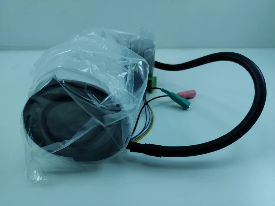 PELCO Sarix IBE Series Bullet Camera IR POE12V,24V 2MP, 9-22mm - Image 1 of 4