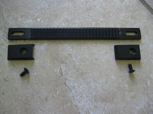 Original Yaesu FT-840 side carry handle with hardware in Very Nice shape - Zdjęcie 1 z 1