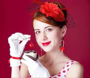 Rot schwarz Tupfen Pillendose Fascinator Frauen Hut Hochzeit Tee Party Feder Clip - Bild 1 von 10