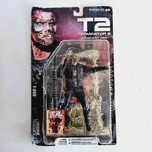 McFarlane Toys Terminator 2 T-800 Movie Maniacs 4 New Boxed - Worn Packaging - Picture 1 of 8