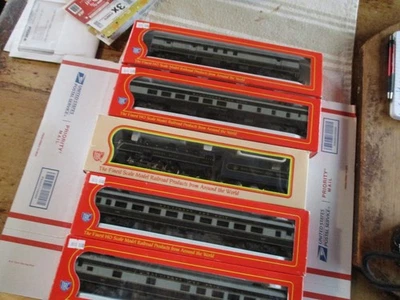 IHC HO SCALE LOCOMOTIVE BALTIMORE & OHIO 4-6-2 and 4 passenger cars NEW - Image 1 of 4