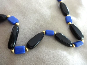 VINTAGE NAPIER BLUE BLACK BEADED NECKLACE GOLD TONE SIGNED 24" PRETTY VGUC - Picture 1 of 8