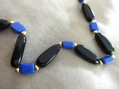 VINTAGE NAPIER BLUE BLACK BEADED NECKLACE GOLD TONE SIGNED 24" PRETTY VGUC - Image 1 of 4