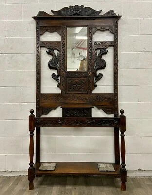 Antiguo árbol de salón de hombre y dragón verde roble tallado gótico victoriano de finales de 1800 Foto 1 de 4