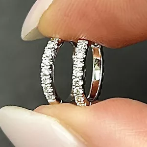 Oro giallo bianco 18 carati 0,15 ct. Orecchini a cerchio Huggie con diamanti coltivati in laboratorio TW 0,5" - Foto 1 di 12