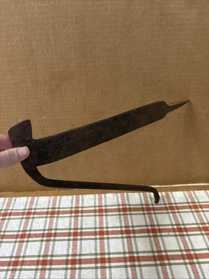 Raspador de botas de hierro forjado a mano talla grande siglo XVIII con espiga de pared y barra de soporte Foto 1 de 4