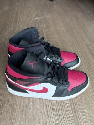 Air Jordan 1 Mid 2020 'Noble Red' Foto 1 de 3