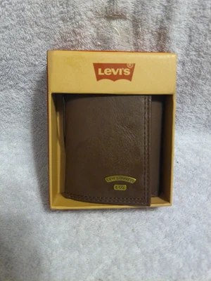 Мужская Levi Strauss тройной коричневый бумажник новый в коробке - Изображение 1 из 3