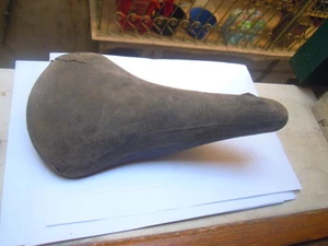 VINTAGE SADDLE NO LEGIBLE BRAND LEATHER COVER SELLA CORSA - Picture 1 of 12