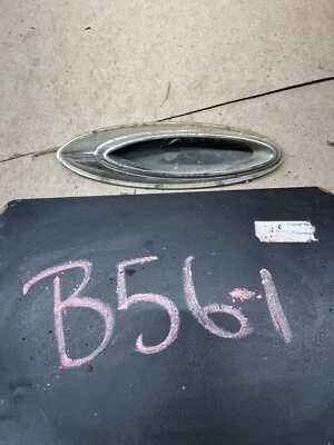 1961 61 Buick Porthole 1199963 LeSabre Invicta guardabarros especial moldura emblema Foto 1 de 4