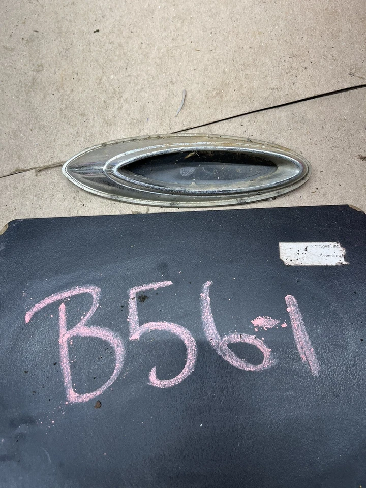 1961 61 Buick Porthole 1199963 LeSabre Invicta Special Fender Trim Molding Emble - Изображение 1 из 4