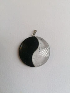 YING und YANG Kettenanhänger schwarz/transparent farben  - Bild 1 von 3