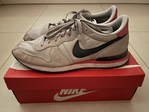 nike rosa grau