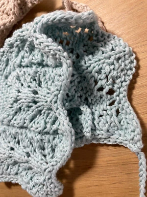 Capota bebé hecha a mano 100% lana de calidad. Gorrito bebé hecho a mano punto - Imagen 1 de 4