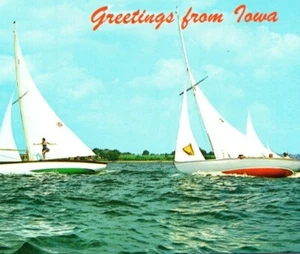 Tarjeta postal de colección de velero y carreras en los lagos estatales de Iowa - Imagen 1 de 4