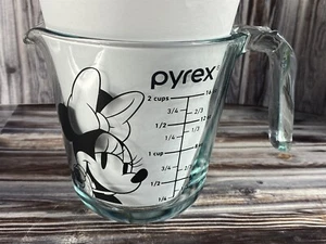 Pyrex - 2 cup - 16 oz - Glass Measuring Cup - Disney Minnie Mickey Mouse Pluto - Picture 1 of 4