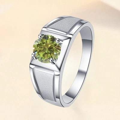 Anillo de compromiso de moissanita color solitario de 1/2 quilate para hombre banda de plata de ley S925 Foto 1 de 4