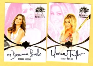 2 tarjetas autógrafas de Deanna Brooks & Yancey Taylor 2012 National Benchwarmer - Imagen 1 de 2