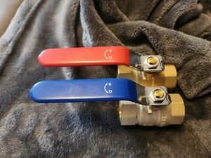 3/4" Female NPT Brass Ball Valve, Set Of 2. 1 Red & 1 Blue Handle. - Picture 1 of 7