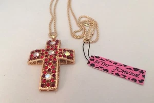 BETSEY JOHNSON RED CRYSTAL 3D CROSS GOLD PLATED PENDANT NECKACE  - Picture 1 of 1