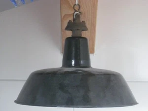Industrieleuchte Hängelampe Bauhaus 30 cm in sehr gutem Zustand - Bild 1 von 7
