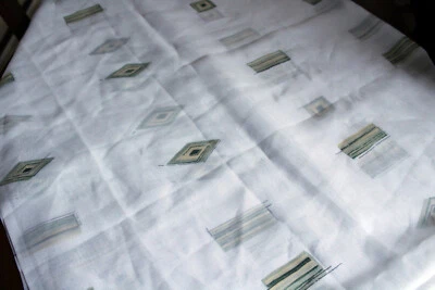 3,40 m Gardinen Stoff Voile weiß mit grünem Muster für Stores Vorhänge Reststück - Bild 1 von 4