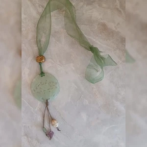 Vintage geschnitzter grüner Jade Jadeit Anhänger am Band - Bild 1 von 3