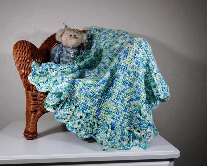 NUEVA Manta Bebé Ganchillo Hecha a Mano (Azul Verde y Blanco) Foto 1 de 1