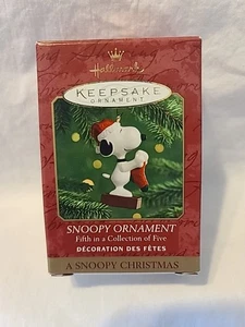 (J) Vintage Hallmark Andenken Snoopy Ornament A Snoopy Weihnachten 5. in der Serie - Bild 1 von 10