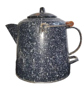 Vintage 1890er Cowboy Emaillegeschirr schwarz & weiß gesprenkelt Kaffeekanne mit Deckel & Holz - Bild 1 von 13