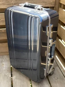 Zero Halliburton ZRP-F 36L Silver 2-wheels Carry Case Suitcase - Picture 1 of 13