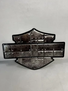 Insegna in latta Harley-Davidson goffrata, logo scudo - Foto 1 di 7