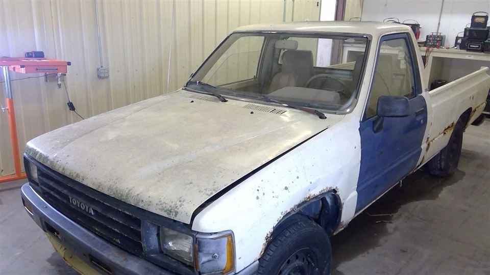 Toyota Hilux 1987 2WD Engine Brain Box 8966135060 4257 Foto 1 de 4