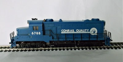 Mantua HO Diesel Locomotive Conrail Quality 6788 Runs Lights - Image 1 of 4