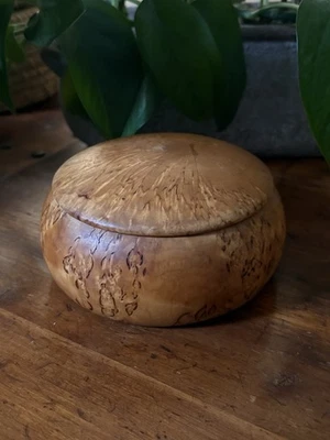 Urna Oregon Myrtlewood Burl Foto 1 de 4