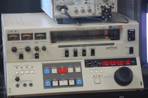 UMATIC 3/4" SMALL Case Tape Transfers and Digitizing!!!! - Picture 1 of 5