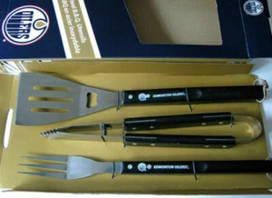 JUEGO DE 3 UTENSILIOS DE BARBACOA DE ACERO INOXIDABLE EDMONTON OILERS - Imagen 1 de 1