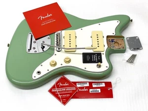 Guitarra Eléctrica Alnico V Fender JAZZMASTER CUERPO CARGADO Player II Serie Verde JM - Imagen 1 de 24