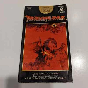 Dragonslayer (1981, Paperback) - Wayland Drew [Sci-Fi, Fantasy, Movie Tie In] - Foto 1 di 7