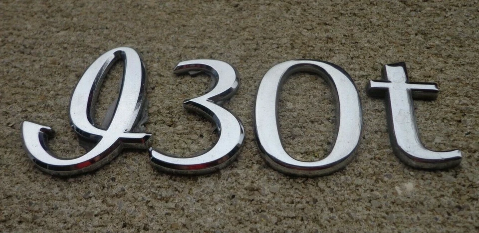 Infiniti I30t emblema letras insignia calcomanía maletero cromo símbolo OEM stock de fábrica Foto 1 de 1