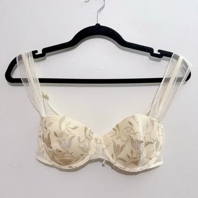 Sujetador Victoria’s Secret Crema Tul Correa Encaje Dorado Con Aros 36C Hada Romance Foto 1 de 4